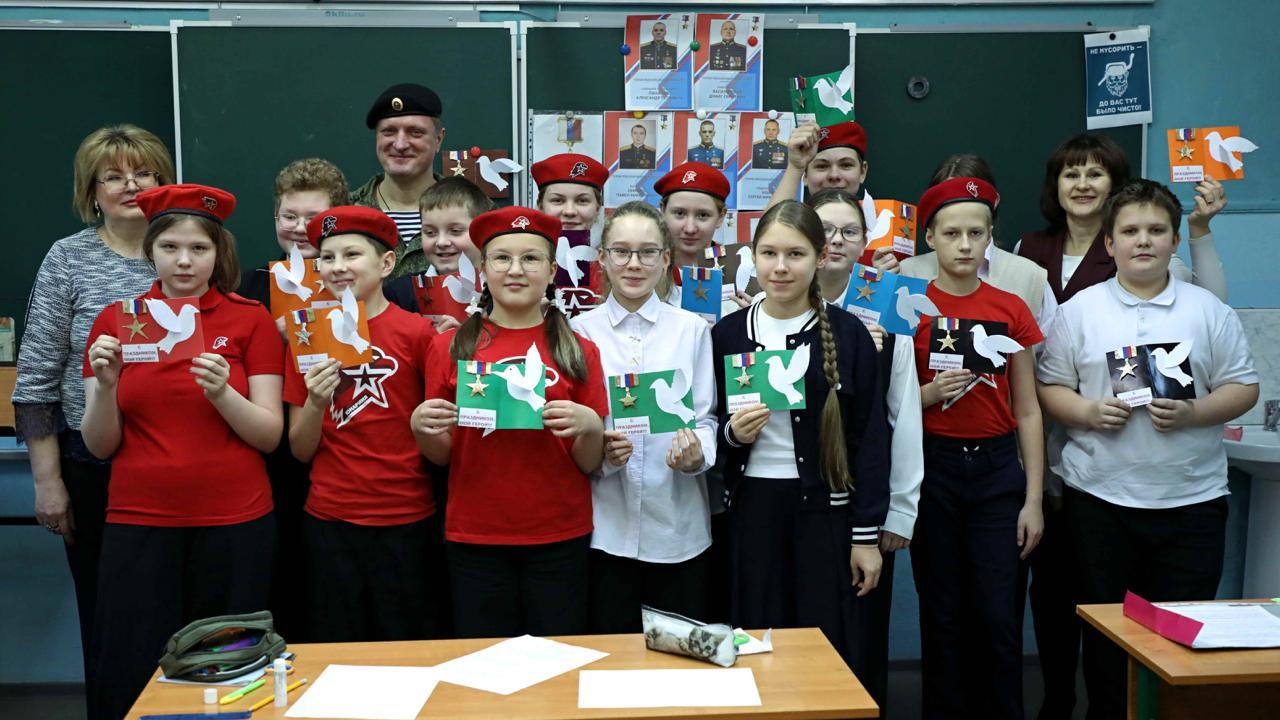 В Сафоново для школьников провели Урок мужества в преддверии Дня Героев Отечества